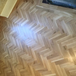 Rustic Oak Blok Flooring – laid in herringbone design with two strip border.