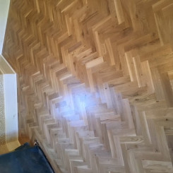 Rustic Oak Blok Flooring – laid in herringbone design with two strip border.